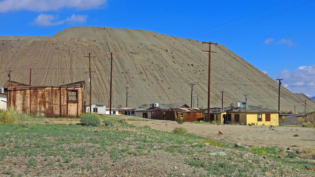 Henri and Robert and I took a day trip to visit the abandoned mining town of Eagle Mountain. Until the mine closed, iron ore was taken by train from here to the Kaiser Steel Mills in Fontana for processing. Mine tailings tower over the town.