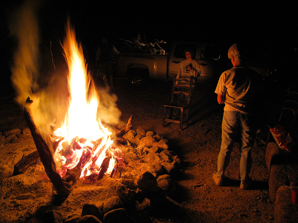 Sandy and Carol enjoy the campfire ... Sandy and Carol enjoy the campfire ...
