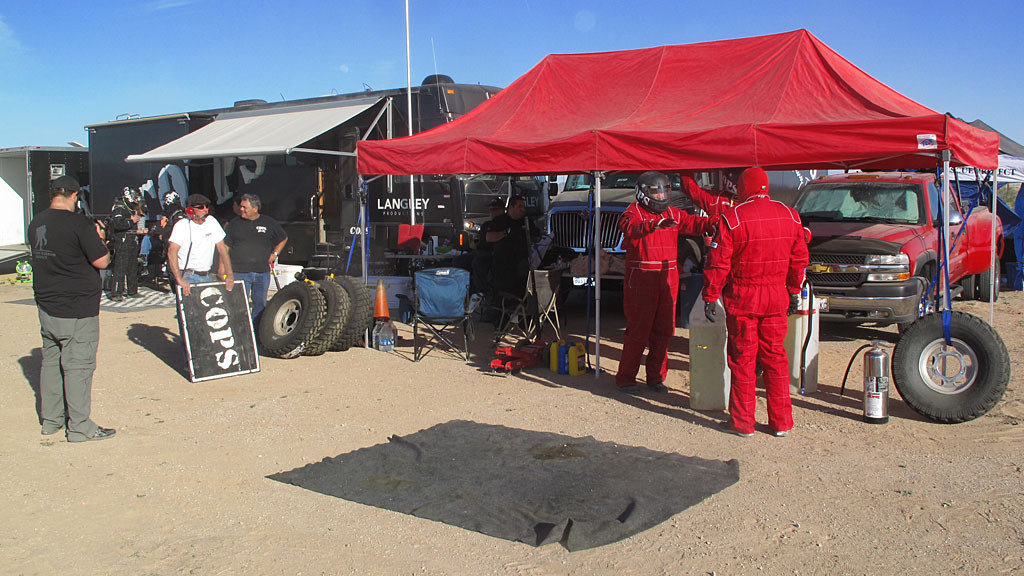 The main pit preparing for the inbound Class 1. Zak Langley would step out of the car after two laps and Dan Martin would replace him for the final two laps.