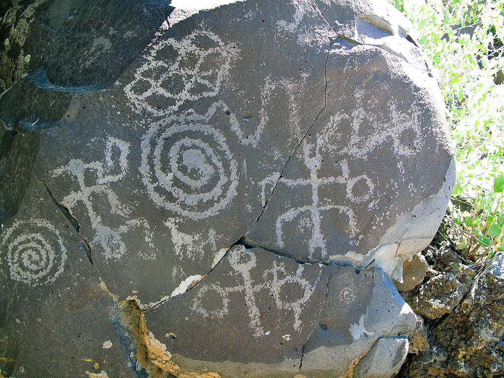 Finding the nearby petroglyphs required about 20 miles of driving on remote roads, and a 10 minute, cross-country hike. And some orienteering. Finding the nearby petroglyphs required about 20 miles of driving on remote roads, and a 10 minute, cross-country hike. And some orienteering.