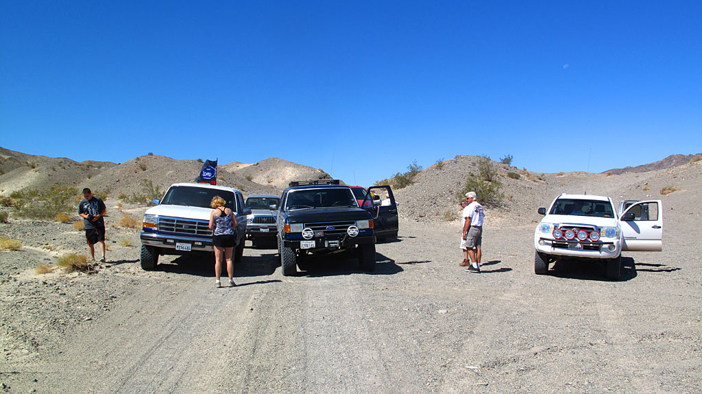 Stopping to regroup after passing thru Afton Canyon. Stopping to regroup after passing thru Afton Canyon.
