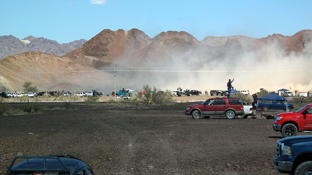 Spectators and pits near RM65.5, south of Laguna Salada. The dust shows a Trophy Truck going past, right to left. IMG_7635