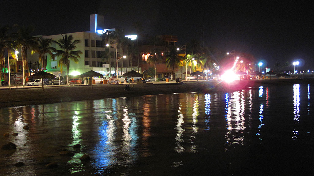 The La Paz malecón. The La Paz malecón.