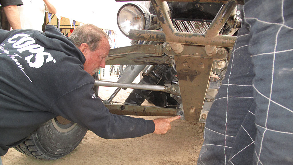 At the BFG pits at Cuidad Insurgentes, Ron Martin discovers a sheared bolt on the Class 1's front suspension. At the BFG pits at Cuidad Insurgentes, Ron Martin discovers a sheared bolt on the Class 1's front suspension.