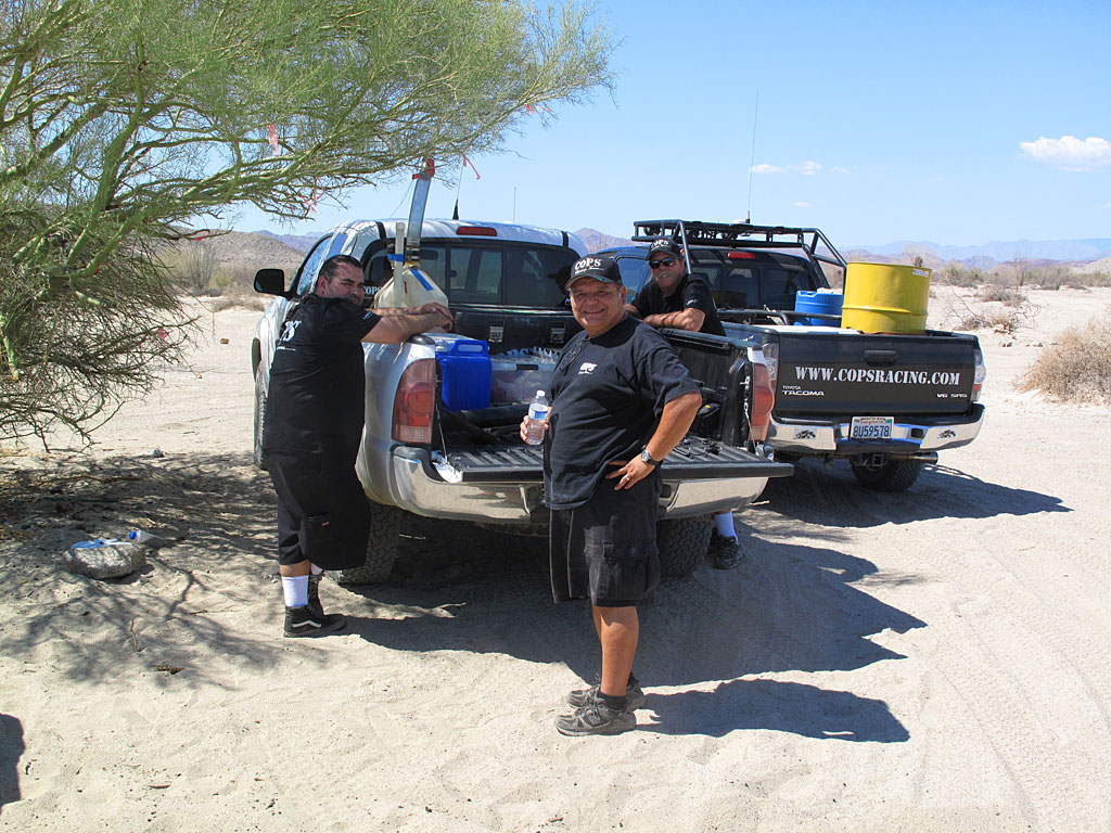 Manny, George, Ron and I wait for the prerunners to arrive under the only shade in the area. Manny, George, Ron and I wait for the prerunners to arrive under the only shade in the area.