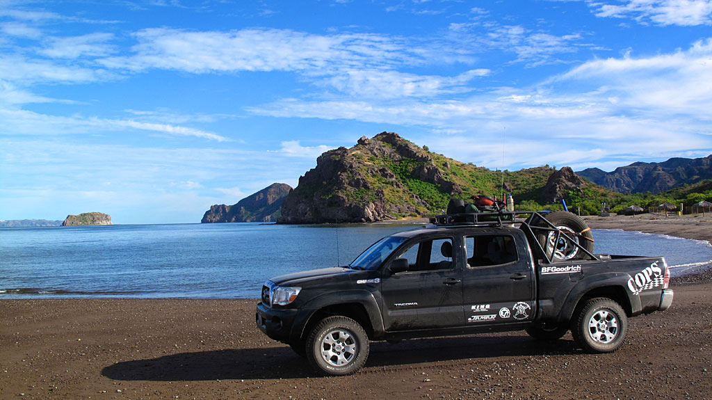 Taking another break from Highway 1, we drove down a wash to a remote beach at Ligui, right about here. Taking another break from Highway 1, we drove down a wash to a remote beach at Ligui, right about here.