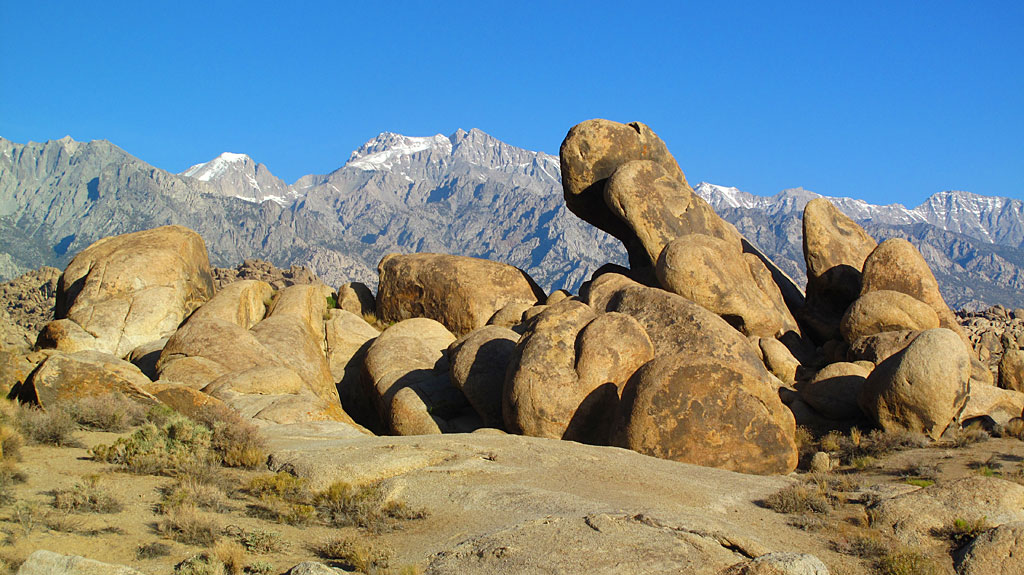 Sunday morning sunrise in the Alabama Hills. That tall, weird-shaped rock? It's about 30' tall, thanks for asking.