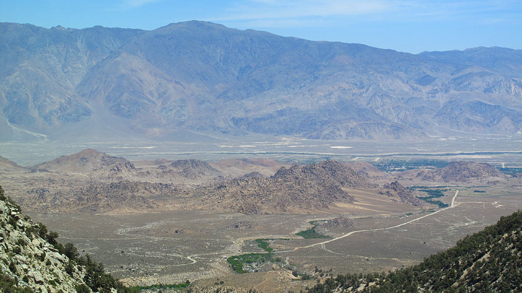 Among other things, on Sunday we drove up to Whitney Portal and had lunch. In the middle of the photo are the Alabama Hills - the town of Lone Pine is located in that green mass on the right. That's the Inyo Mountains on the east side of the Owens Valley.
