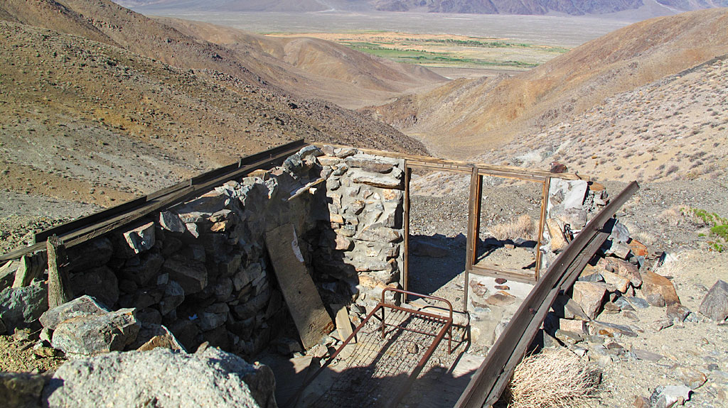 An old shack on Moffat Ranch Road, overlooking Owens Valley.