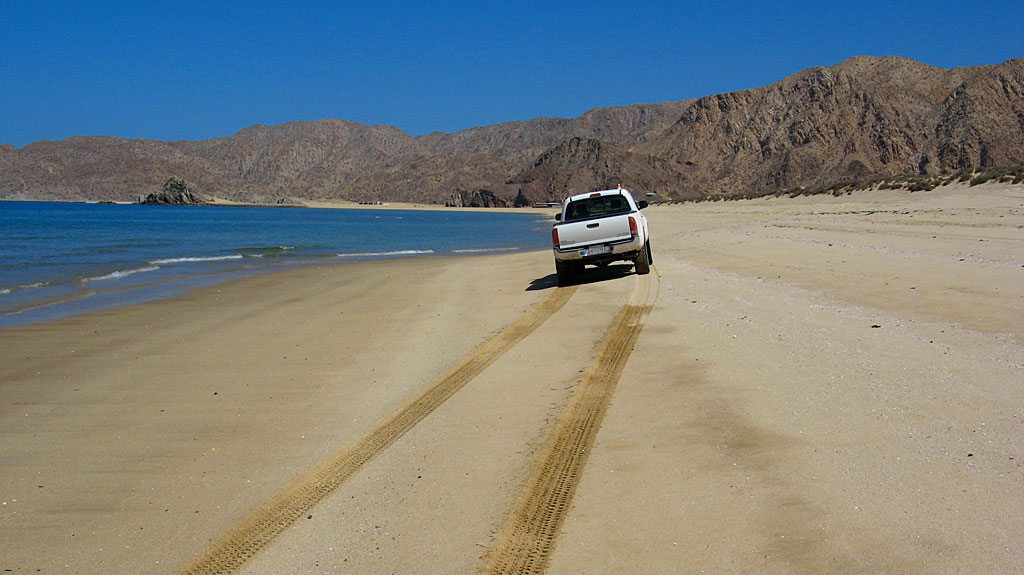 Always looking for an excuse to drive somewhere, we take an afternoon drive to Punta Final, along the beach.