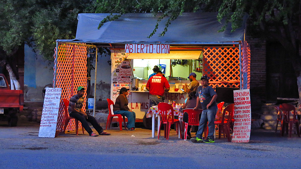 I had some killer chicken tacos Sunday night at the San Ignacio zócalo.