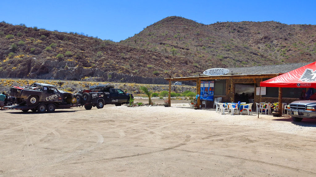 Dennis needed to make an important business stop at Armondo's at Playa Santispack which just so happens to serve a pretty good lunch.