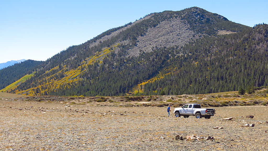 Leaving the mine, we crossed Warren Bench which gave us a spectacular view of Mono Lake to the east. That's Mono Dome (10,469') behind the truck.